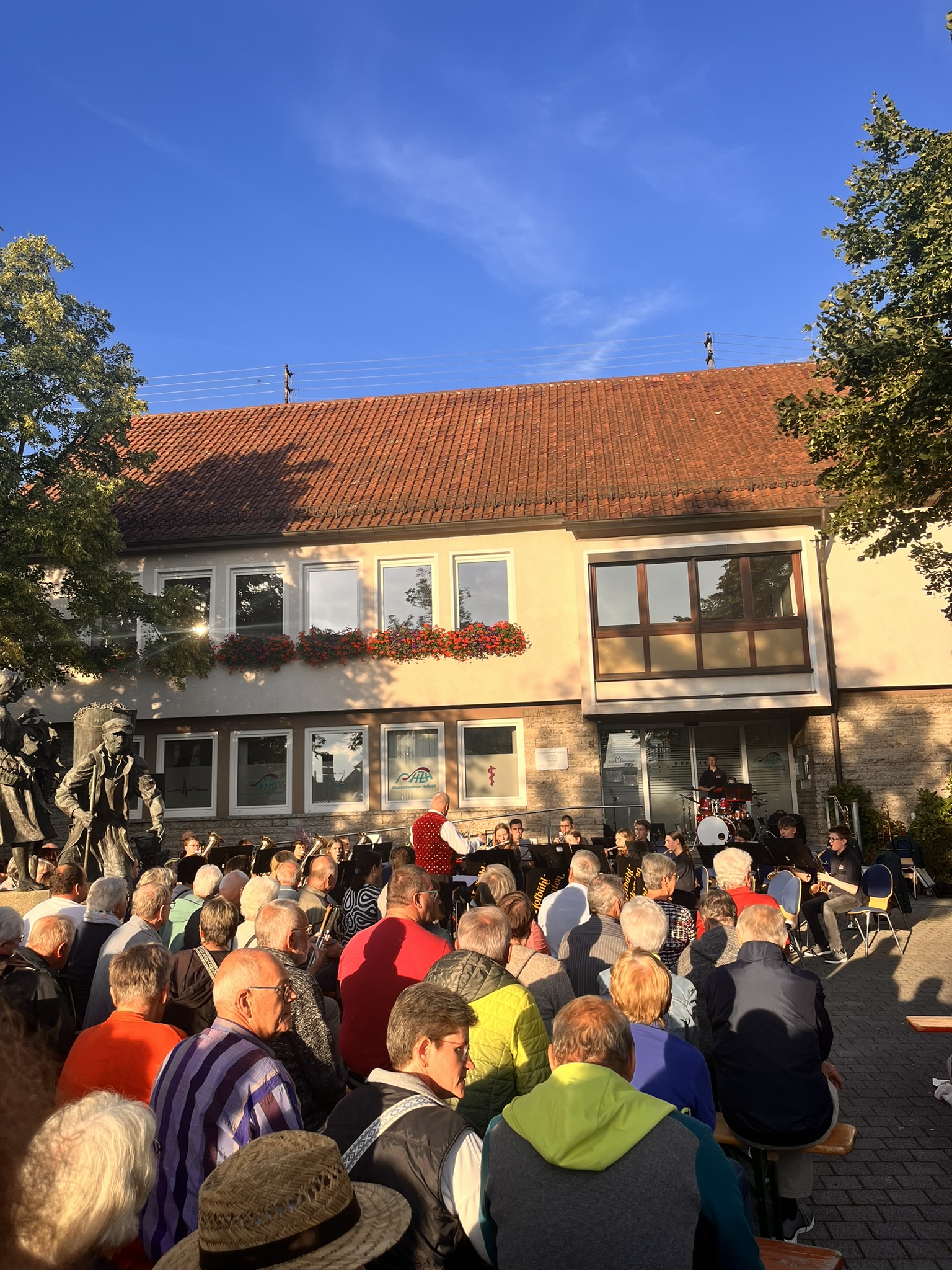 Platzkonzert vor dem Rathaus